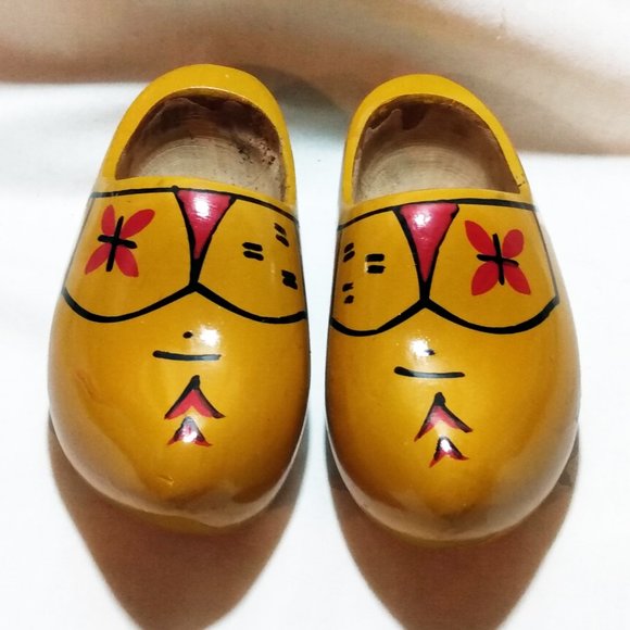 Vintage Dutch Decorative Hand Painted Wooden Clogs - Picture 2 of 16